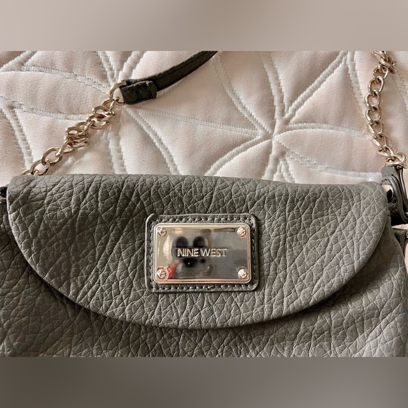 Small grey Nine West crossbody bag - Picture 3 of 4